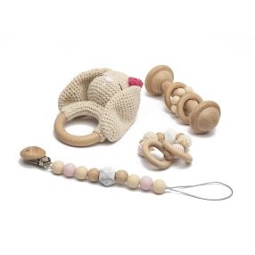 Babaváró ajándékcsomag - nyuszis, rózsaszín masnival - 4db-os szett, természetes anyagból, horgolt nyuszis motívum   Babaváró ajándékcsomag - nyuszis, rózsaszín masnival - 4db-os szett, természetes anyagból, horgolt nyuszis motívum
