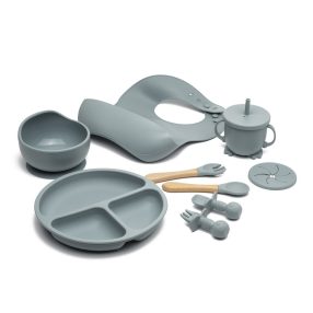 Szilikon baba étkező szett - előkével, tálkával, tányérral, bögrével, kanállal és villával - 10 részes, világoskék   Szilikon baba étkező szett - előkével, tálkával, tányérral, bögrével, kanállal és villával - 10 részes, világoskék